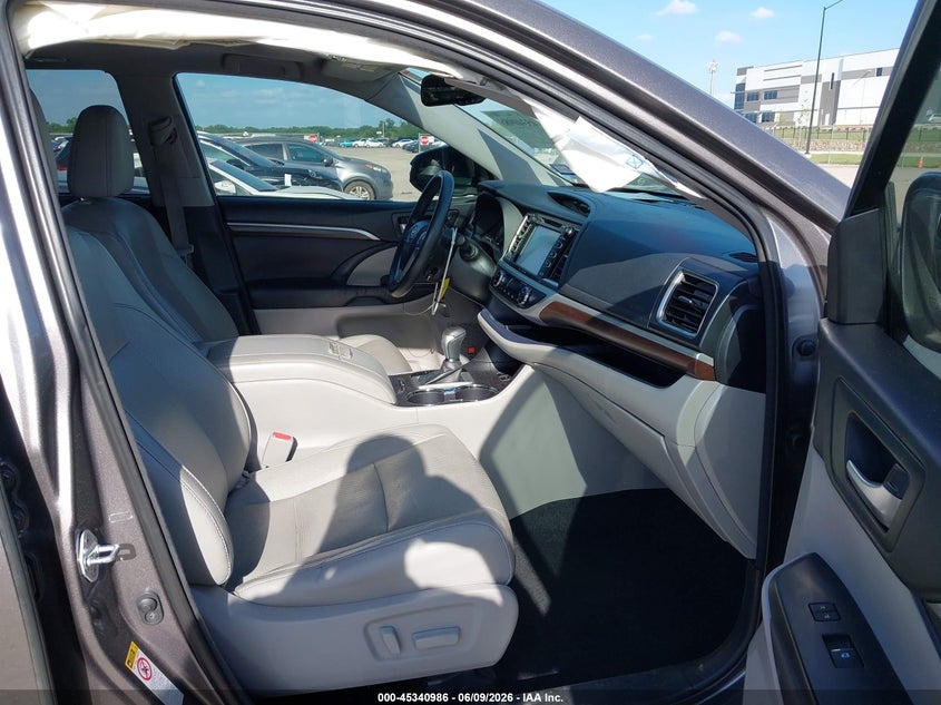 2016 Toyota Highlander VIN 5TDYKRFH8GS146667 IAAI salvage auction — RIGHT SIDE, Salvage (Texas), sold $7,150 on 2026-07-28 (photo 5)