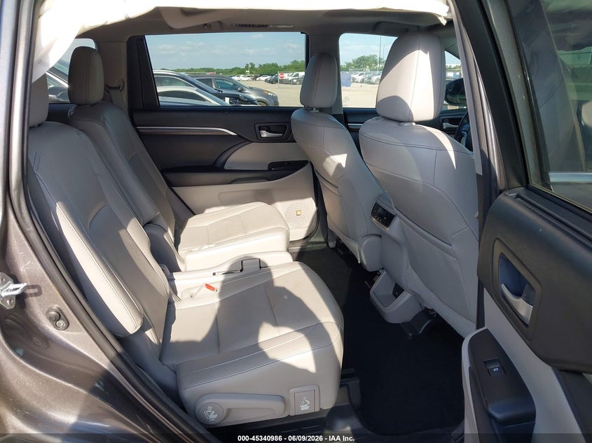 2016 Toyota Highlander VIN 5TDYKRFH8GS146667 IAAI salvage auction — RIGHT SIDE, Salvage (Texas), sold $7,150 on 2026-07-28 (photo 8)