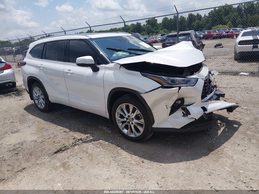 2022 Toyota Highlander VIN 5TDDZRBH0NS216658 IAAI salvage auction — FRONT END, Salvage (Kentucky), sold $14,700 on 2026-07-31 (photo 1)