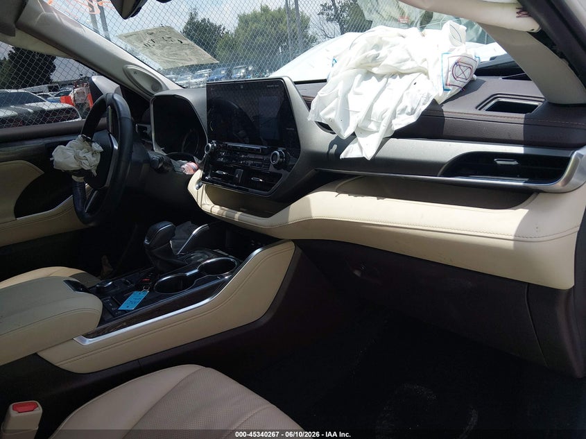 2022 Toyota Highlander VIN 5TDDZRBH0NS216658 IAAI salvage auction — FRONT END, Salvage (Kentucky), sold $14,700 on 2026-07-31 (photo 5)