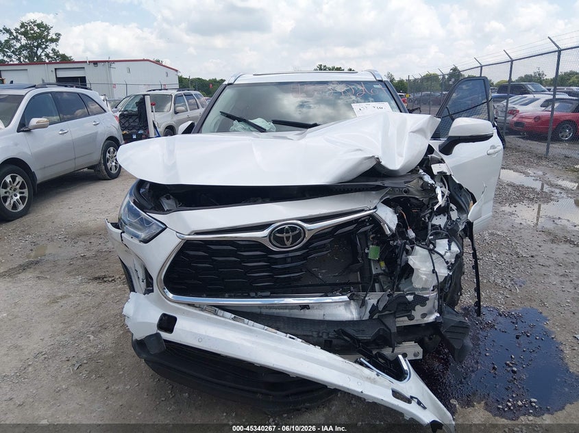 2022 Toyota Highlander VIN 5TDDZRBH0NS216658 IAAI salvage auction — FRONT END, Salvage (Kentucky), sold $14,700 on 2026-07-31 (photo 6)