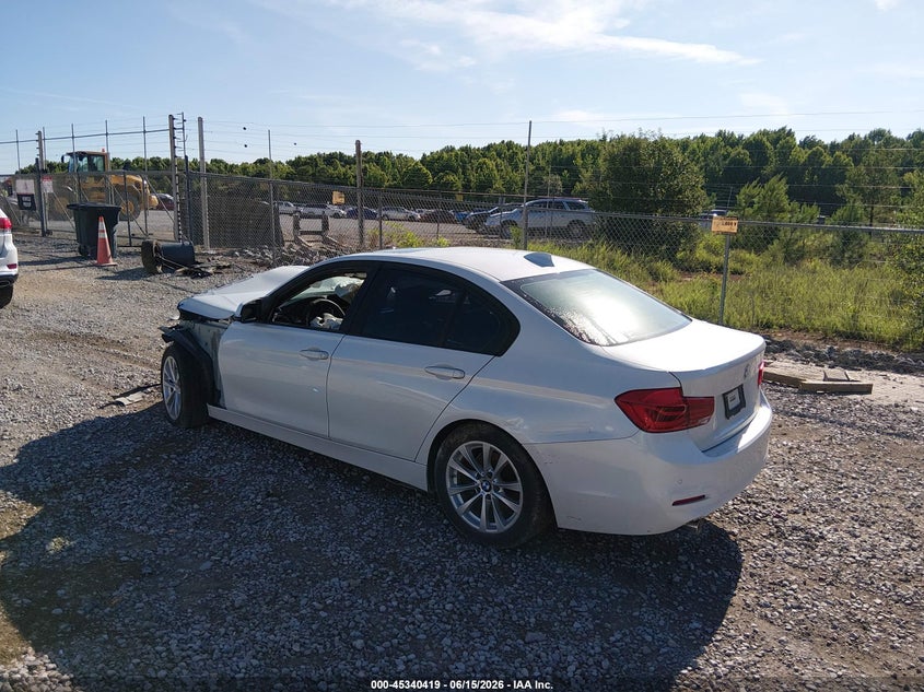 2017 BMW 3er VIN WBA8E1G58HNU12593 IAAI salvage auction — FRONT END, Salvage Title, sold $225 on 2026-07-29 (photo 3)