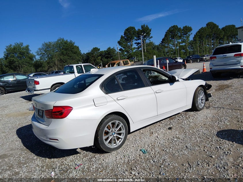 2017 BMW 3er VIN WBA8E1G58HNU12593 IAAI salvage auction — FRONT END, Salvage Title, sold $225 on 2026-07-29 (photo 4)