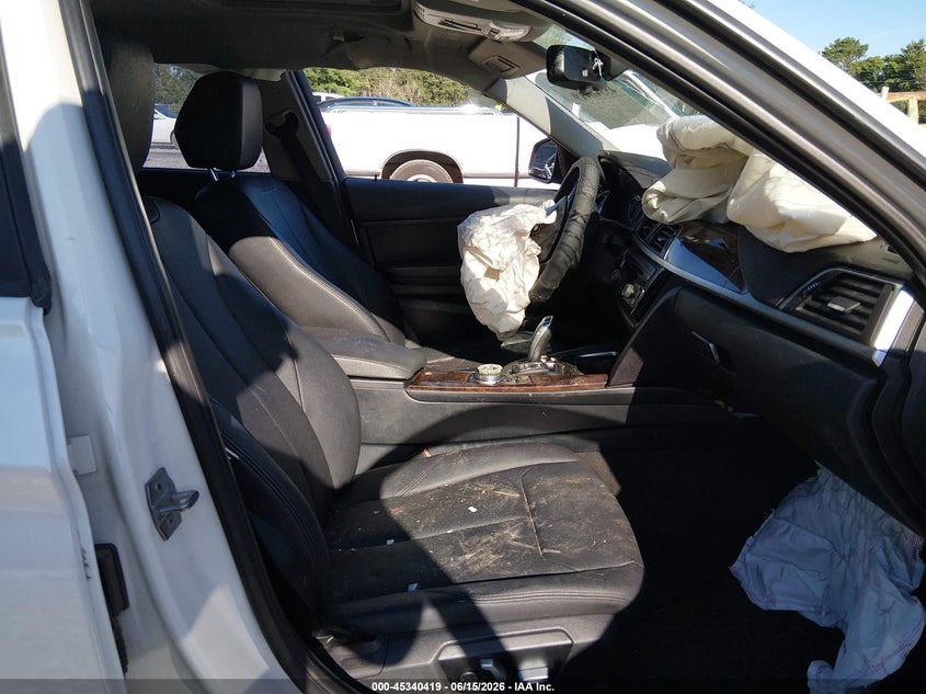 2017 BMW 3er VIN WBA8E1G58HNU12593 IAAI salvage auction — FRONT END, Salvage Title, sold $225 on 2026-07-29 (photo 5)
