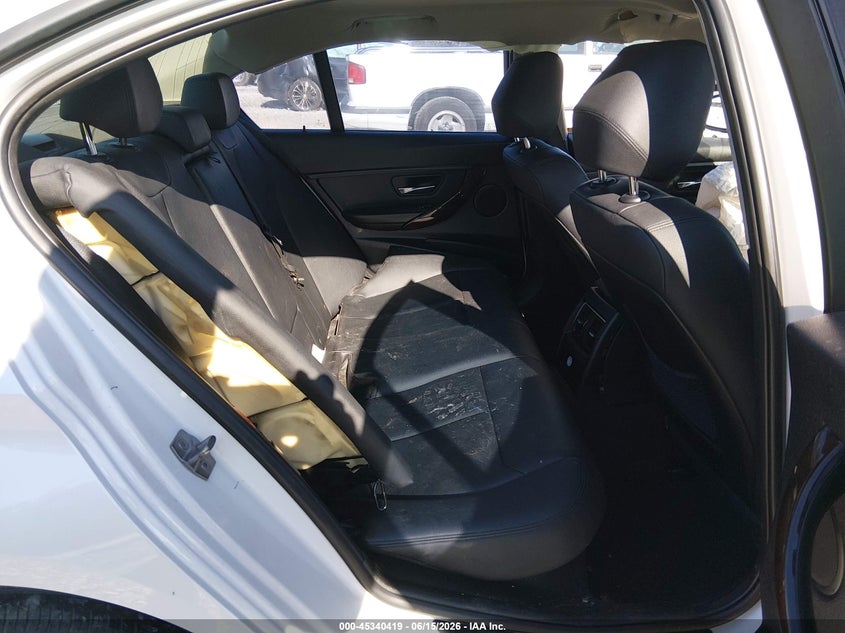 2017 BMW 3er VIN WBA8E1G58HNU12593 IAAI salvage auction — FRONT END, Salvage Title, sold $225 on 2026-07-29 (photo 8)