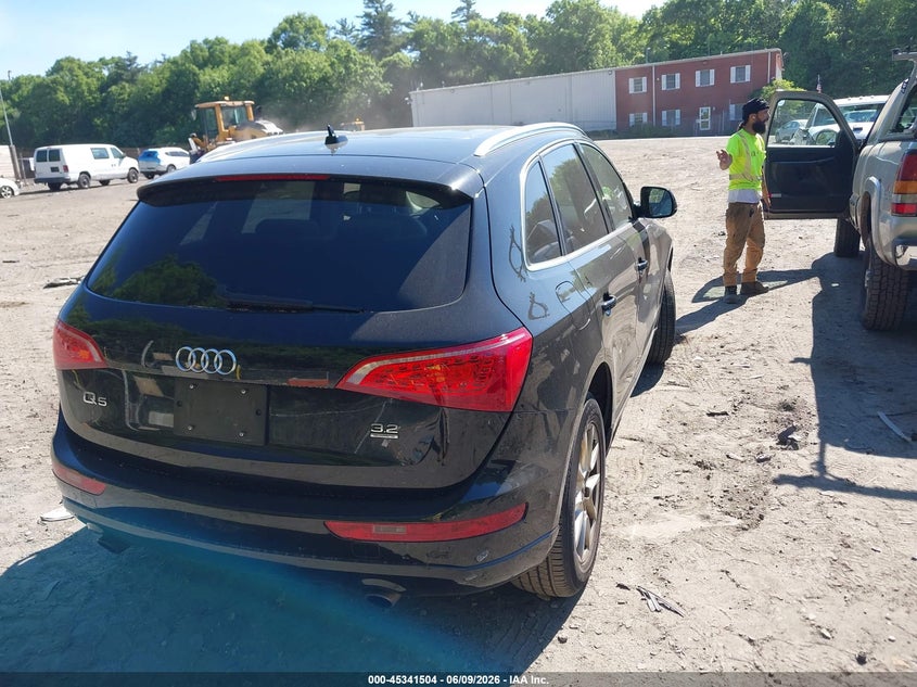 2010 Audi Q5 VIN WA1LKAFP9AA080809 IAAI salvage auction — NORMAL WEAR, Clear (Massachusetts), sold $400 on 2026-07-21 (photo 4)