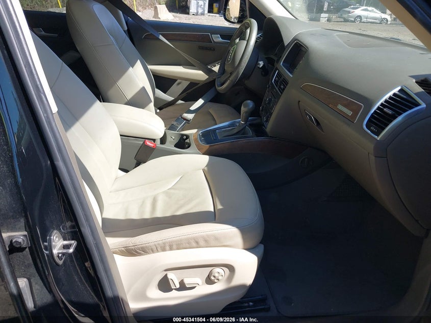 2010 Audi Q5 VIN WA1LKAFP9AA080809 IAAI salvage auction — NORMAL WEAR, Clear (Massachusetts), sold $400 on 2026-07-21 (photo 5)