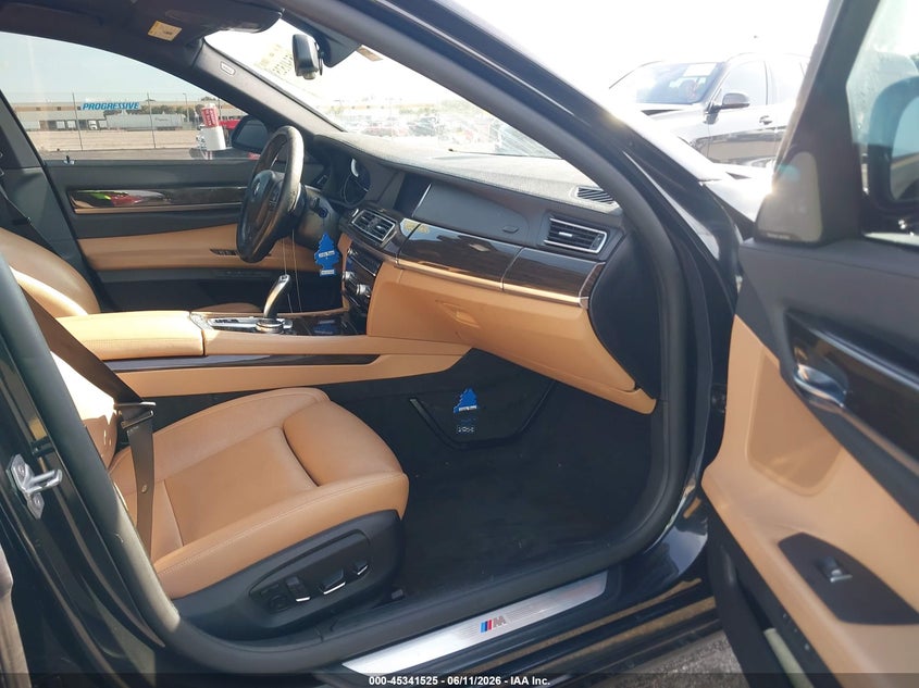 2015 BMW 7er VIN WBAYA6C5XFD827089 IAAI salvage auction — WATER/FLOOD, Rebuildable (Florida), sold $825 on 2026-07-16 (photo 5)