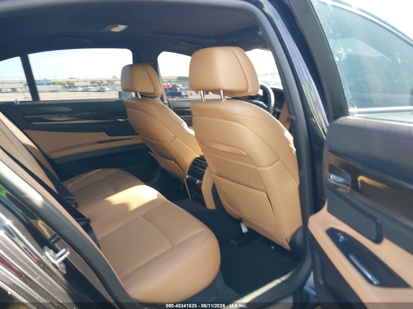 2015 BMW 7er VIN WBAYA6C5XFD827089 IAAI salvage auction — WATER/FLOOD, Rebuildable (Florida), sold $825 on 2026-07-16 (photo 8)
