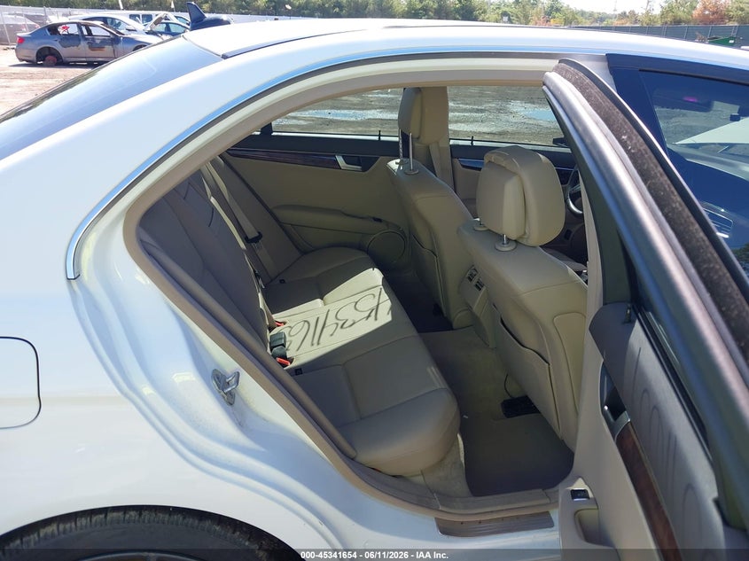 2013 Mercedes-benz C-klasse VIN WDDGF8AB5DR284356 IAAI salvage auction — FRONT END, Salvage Title, sold $1,200 on 2026-08-18 (photo 8)
