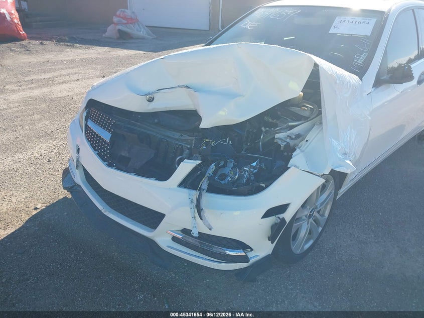 2013 Mercedes-benz C-klasse VIN WDDGF8AB5DR284356 IAAI salvage auction — FRONT END, Salvage Title, sold $1,200 on 2026-08-18 (photo 6)
