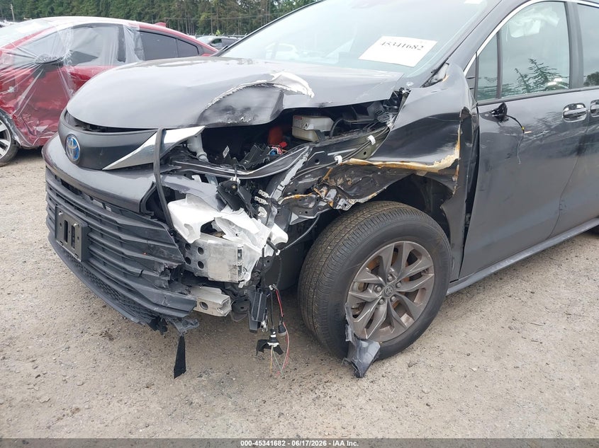 2025 Toyota Sienna VIN 5TDKSKFC5SS191298 IAAI salvage auction — LEFT FRONT, Clear (Washington), sold $16,400 on 2026-07-08 (photo 6)