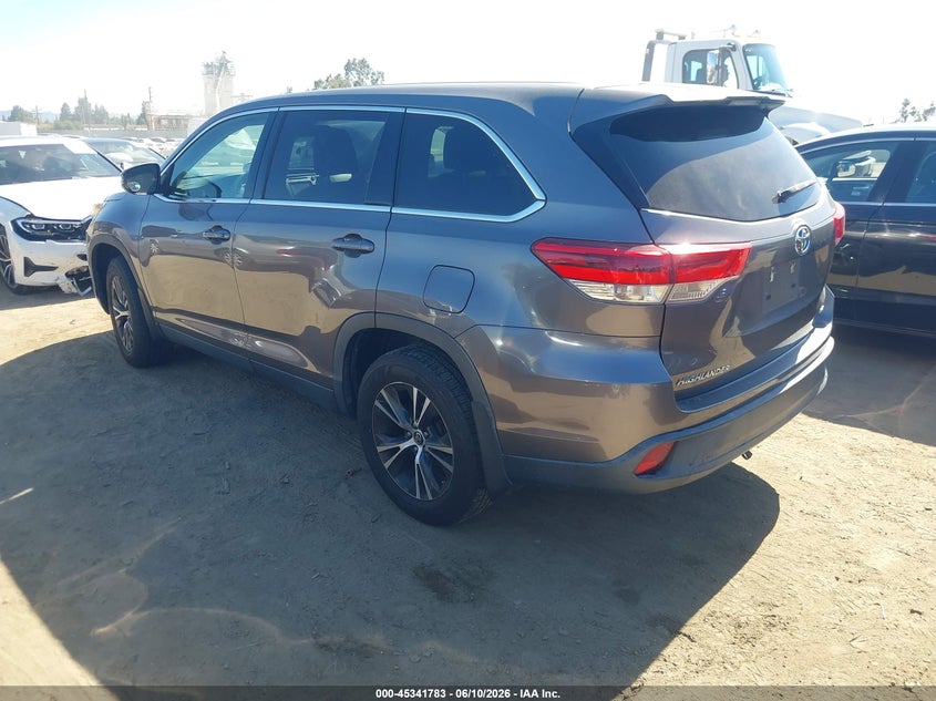 2019 Toyota Highlander VIN 5TDBZRFH3KS978802 IAAI salvage auction — RIGHT SIDE, Salvage (California), sold $6,450 on 2026-07-15 (photo 3)
