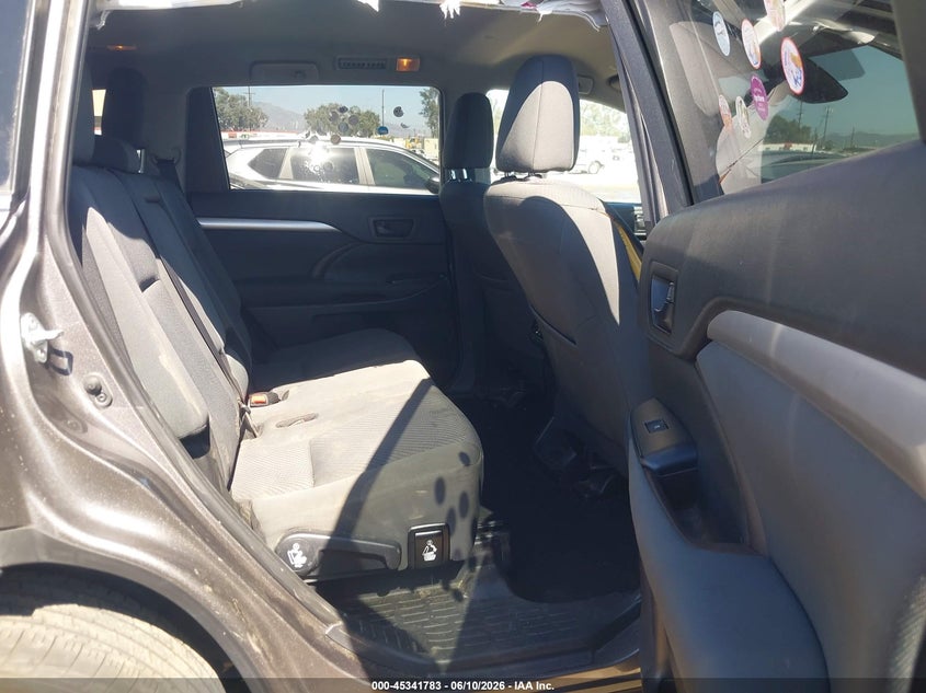 2019 Toyota Highlander VIN 5TDBZRFH3KS978802 IAAI salvage auction — RIGHT SIDE, Salvage (California), sold $6,450 on 2026-07-15 (photo 8)