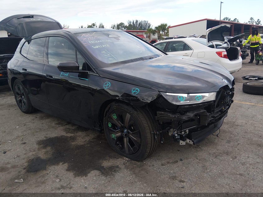 2025 BMW Ix VIN WB523CF06SCU18407 — IAAI salvage auction photo