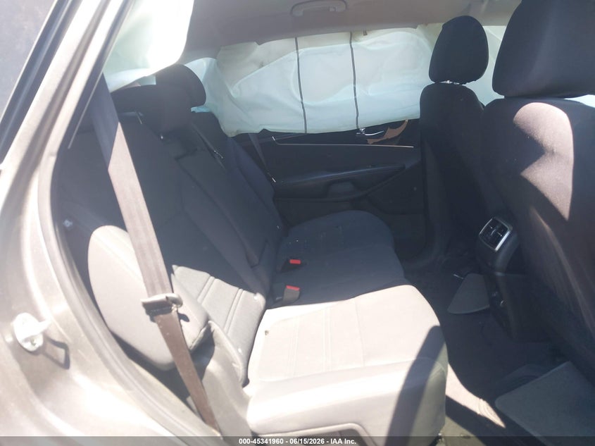 2016 Kia Sorento VIN 5XYPG4A39GG018933 IAAI salvage auction — SIDE, Salvage Title, sold $1,250 on 2026-07-18 (photo 8)