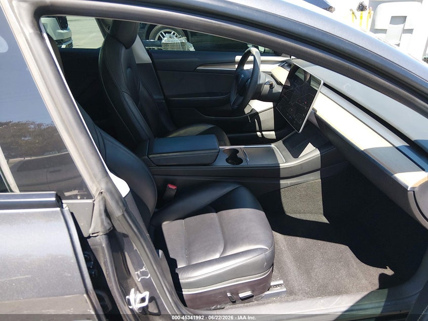 2022 Tesla Model 3 VIN 5YJ3E1EB9NF138756 IAAI salvage auction — RIGHT FRONT, Salvage Title, sold $6,800 on 2026-08-03 (photo 5)