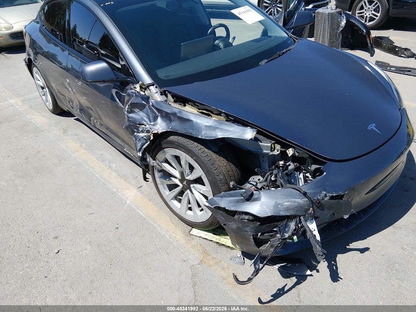 2022 Tesla Model 3 VIN 5YJ3E1EB9NF138756 IAAI salvage auction — RIGHT FRONT, Salvage Title, sold $6,800 on 2026-08-03 (photo 6)