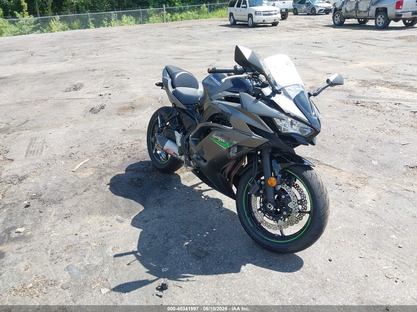 2024 Kawasaki Ninja VIN ML5EXER18RDAD5202 IAAI salvage auction — RIGHT SIDE, Wait Title, sold $1,900 on 2026-09-16 (photo 1)