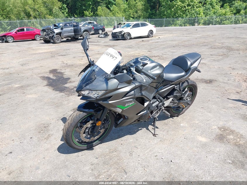 2024 Kawasaki Ninja VIN ML5EXER18RDAD5202 IAAI salvage auction — RIGHT SIDE, Wait Title, sold $1,900 on 2026-09-16 (photo 2)