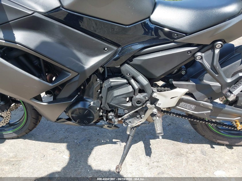 2024 Kawasaki Ninja VIN ML5EXER18RDAD5202 IAAI salvage auction — RIGHT SIDE, Wait Title, sold $1,900 on 2026-09-16 (photo 9)