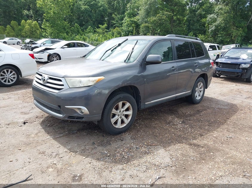 2011 Toyota Highlander VIN 5TDZK3EH9BS041146 IAAI salvage auction — INTERIOR BURN, Salvage (Mississippi), sold $950 on 2026-07-15 (photo 2)