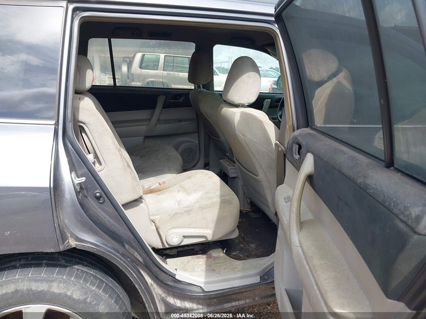2011 Toyota Highlander VIN 5TDZK3EH9BS041146 IAAI salvage auction — INTERIOR BURN, Salvage (Mississippi), sold $950 on 2026-07-15 (photo 8)