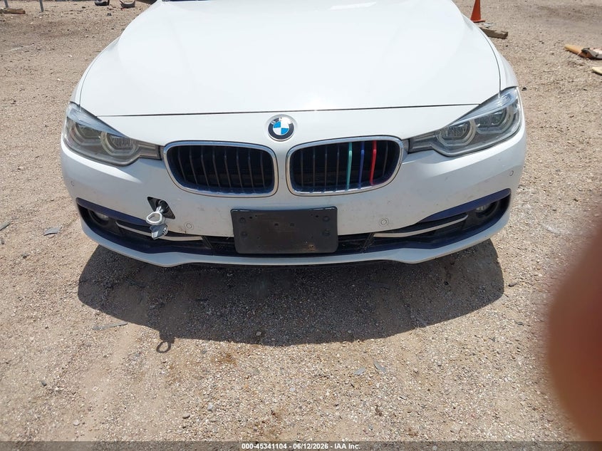 2018 BMW 3er VIN WBA8B9G57JNU57358 IAAI salvage auction — NORMAL WEAR, Original (Texas), sold $3,850 on 2026-07-13 (photo 6)