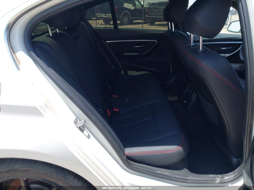 2018 BMW 3er VIN WBA8B9G57JNU57358 IAAI salvage auction — NORMAL WEAR, Original (Texas), sold $3,850 on 2026-07-13 (photo 8)