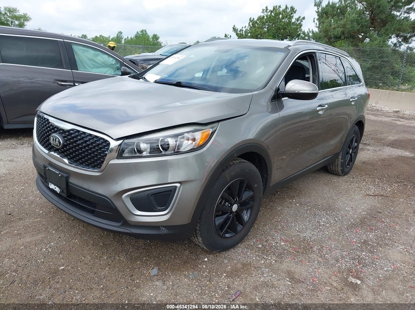 2017 Kia Sorento VIN 5XYPG4A34HG208527 IAAI salvage auction — RIGHT SIDE, Clear (Wisconsin), sold $2,000 on 2026-07-27 (photo 2)