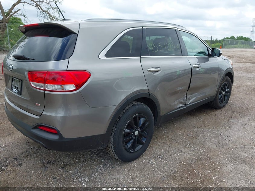 2017 Kia Sorento VIN 5XYPG4A34HG208527 IAAI salvage auction — RIGHT SIDE, Clear (Wisconsin), sold $2,000 on 2026-07-27 (photo 4)