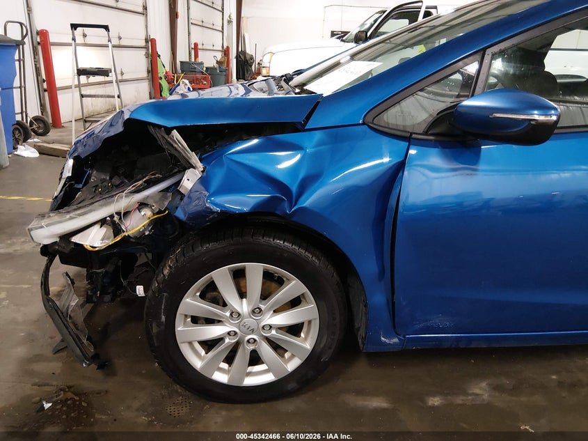 2015 Kia Forte VIN KNAFX4A61F5275062 IAAI salvage auction — FRONT END, Salvage Title, sold $650 on 2026-07-28 (photo 6)