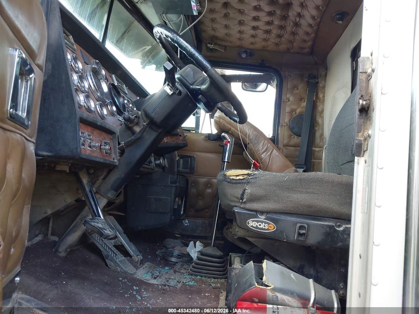 2001 Kenworth Construction VIN 1XKWDB9X81J865258 IAAI salvage auction — FRONT END, Salvage (Texas), sold $22,500 on 2026-07-15 (photo 7)