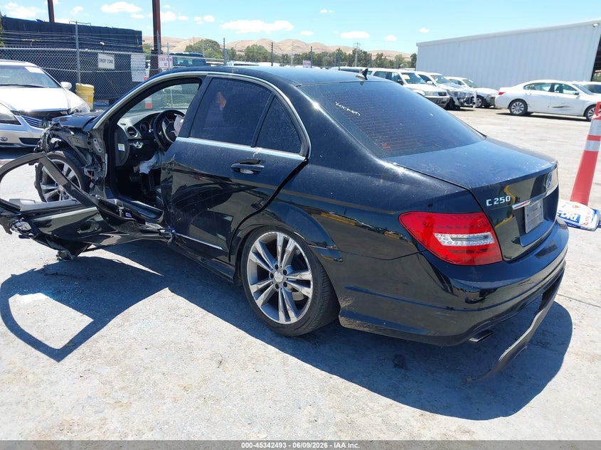 2013 Mercedes-benz C-klasse VIN WDDGF4HB2DR290601 IAAI salvage auction — LEFT SIDE, Salvage (California), sold $550 on 2026-08-06 (photo 3)
