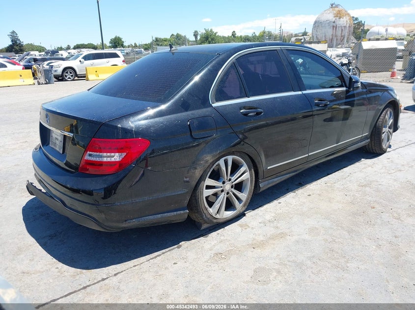 2013 Mercedes-benz C-klasse VIN WDDGF4HB2DR290601 IAAI salvage auction — LEFT SIDE, Salvage (California), sold $550 on 2026-08-06 (photo 4)