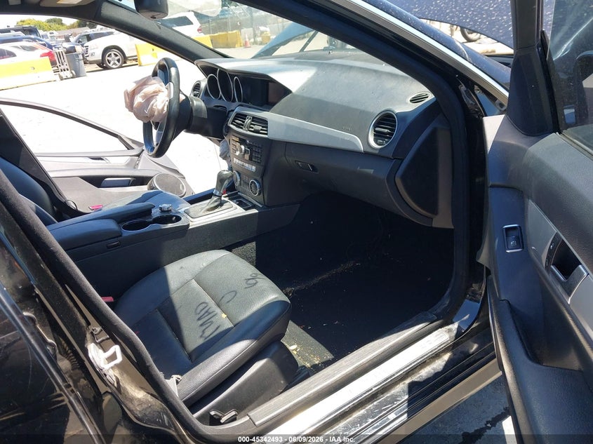 2013 Mercedes-benz C-klasse VIN WDDGF4HB2DR290601 IAAI salvage auction — LEFT SIDE, Salvage (California), sold $550 on 2026-08-06 (photo 5)