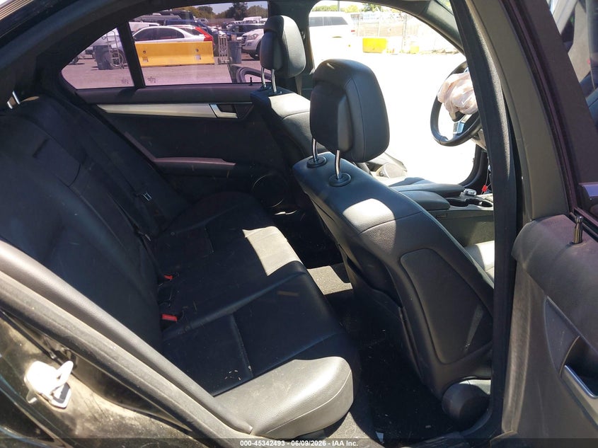 2013 Mercedes-benz C-klasse VIN WDDGF4HB2DR290601 IAAI salvage auction — LEFT SIDE, Salvage (California), sold $550 on 2026-08-06 (photo 8)