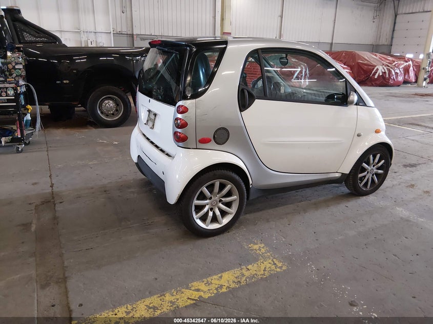 2006 Smart Fortwo VIN WME4503321J281267 IAAI salvage auction — REAR END, Salvage (Oregon), sold $75 on 2026-07-30 (photo 4)