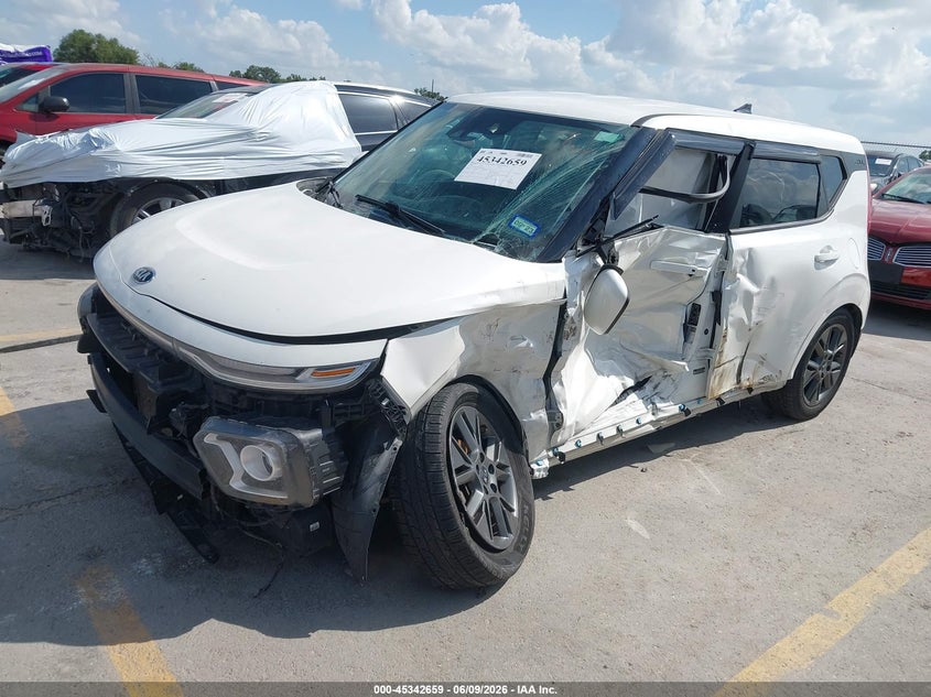 2020 Kia Soul VIN KNDJ33AU4L7718208 IAAI salvage auction — LEFT SIDE, Salvage (Texas), sold $925 on 2026-07-16 (photo 2)