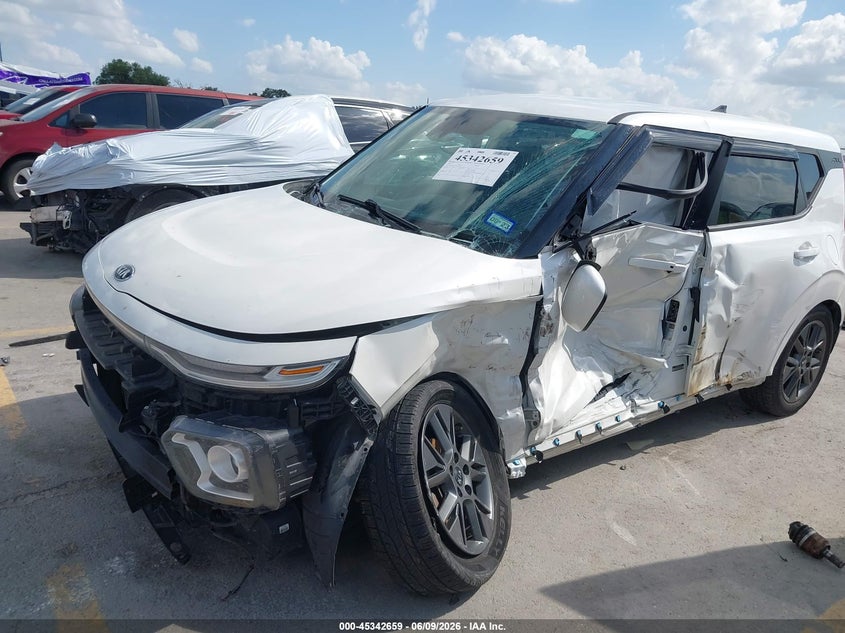 2020 Kia Soul VIN KNDJ33AU4L7718208 IAAI salvage auction — LEFT SIDE, Salvage (Texas), sold $925 on 2026-07-16 (photo 6)