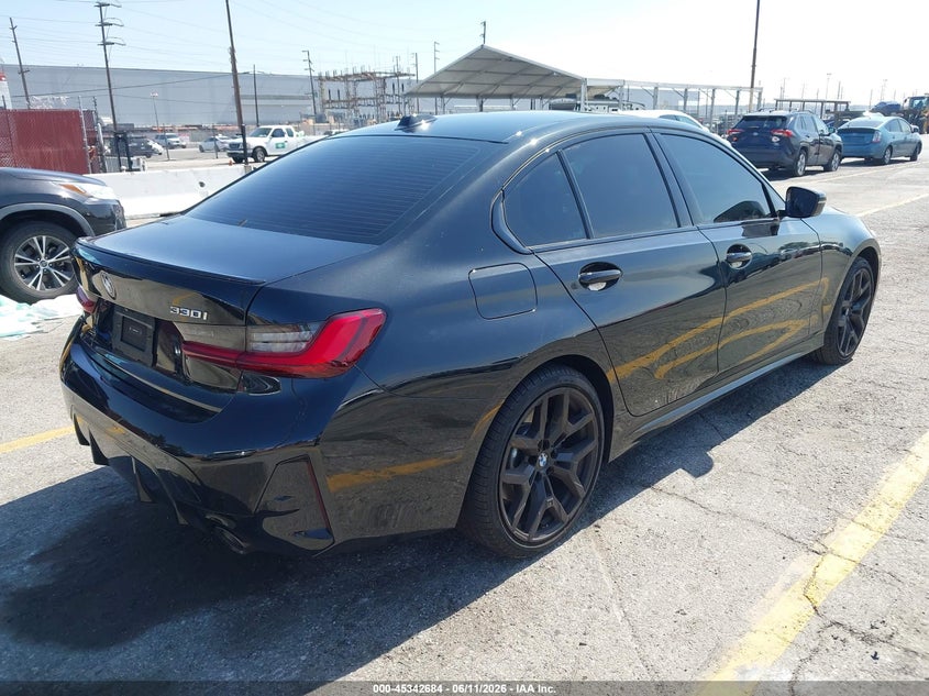 2026 BMW 3er VIN 3MW69CW09T8G12519 IAAI salvage auction — LEFT SIDE, Salvage Title, sold $20,150 on 2026-08-24 (photo 4)