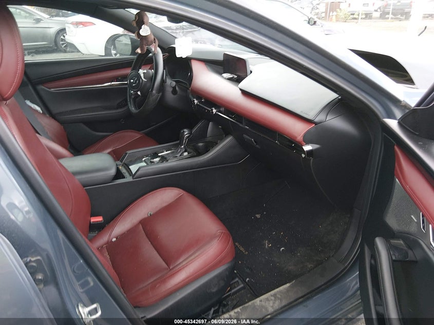 2021 Mazda 3 VIN JM1BPBNY7M1402824 IAAI salvage auction — NORMAL WEAR, Salvage Title, sold $2,025 on 2026-07-08 (photo 5)