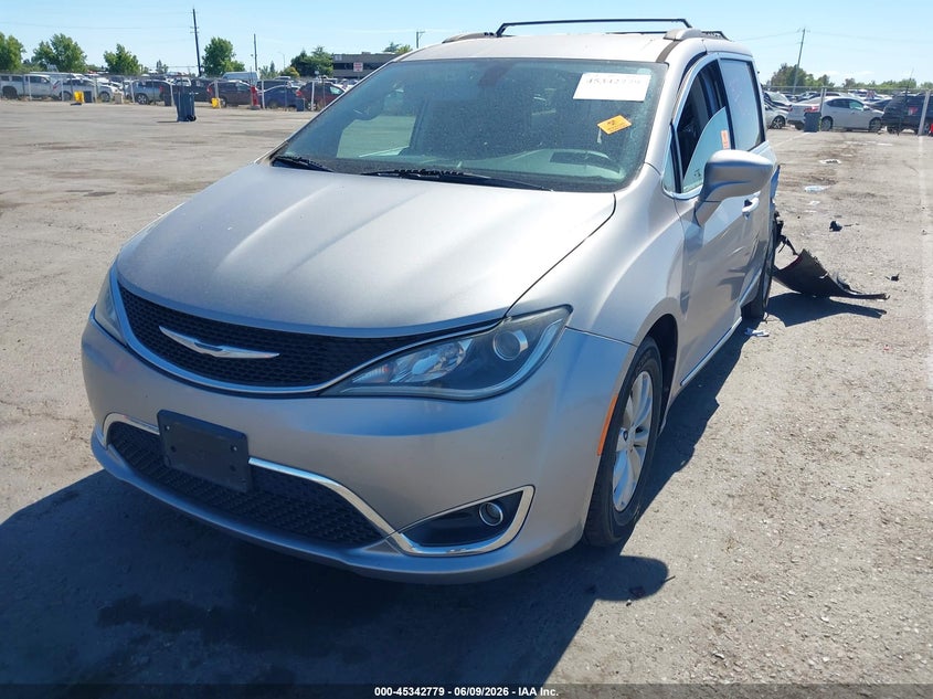 2017 Chrysler Pacifica VIN 2C4RC1BG3HR540541 IAAI salvage auction — REAR END, Salvage Title, sold $1,050 on 2026-08-01 (photo 2)