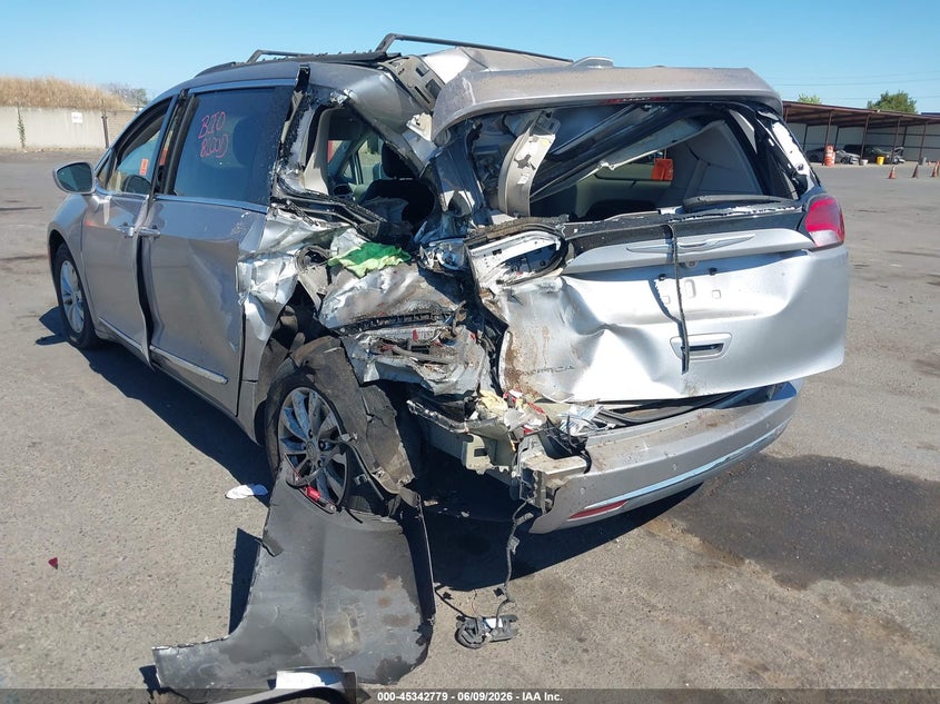 2017 Chrysler Pacifica VIN 2C4RC1BG3HR540541 IAAI salvage auction — REAR END, Salvage Title, sold $1,050 on 2026-08-01 (photo 3)