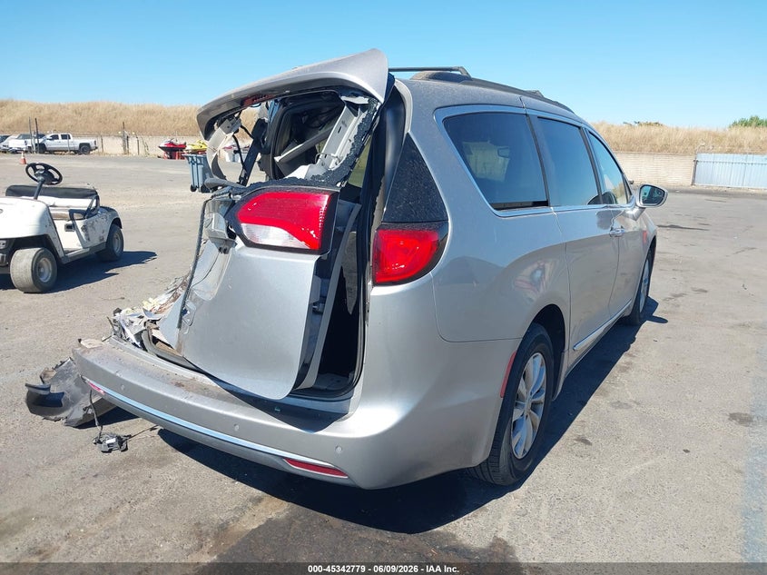 2017 Chrysler Pacifica VIN 2C4RC1BG3HR540541 IAAI salvage auction — REAR END, Salvage Title, sold $1,050 on 2026-08-01 (photo 4)
