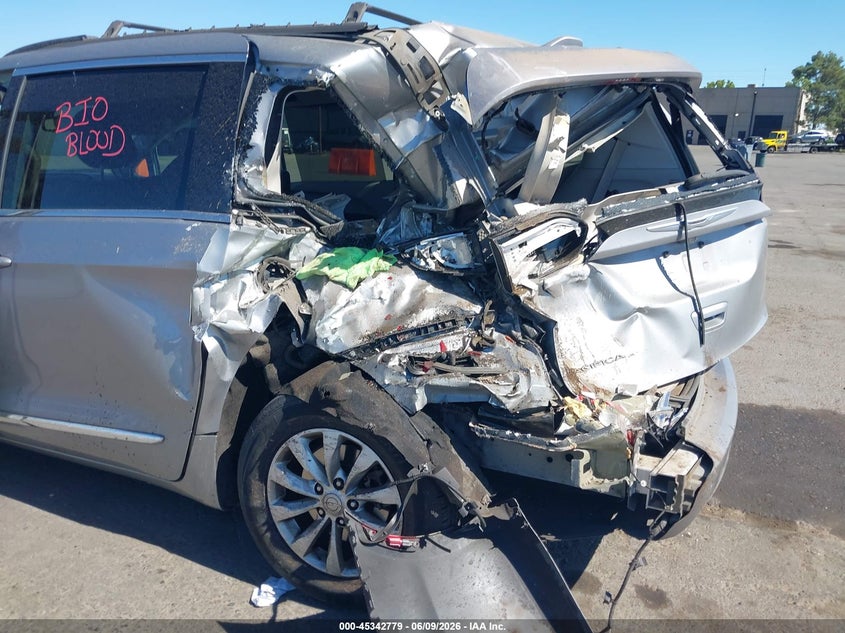 2017 Chrysler Pacifica VIN 2C4RC1BG3HR540541 IAAI salvage auction — REAR END, Salvage Title, sold $1,050 on 2026-08-01 (photo 6)