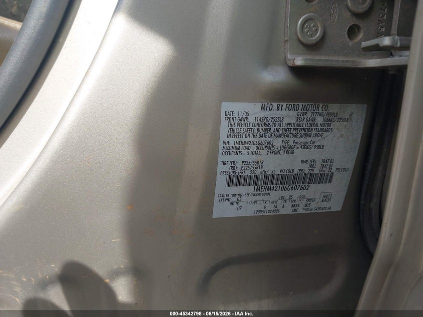 2006 Mercury Montego VIN 1MEHM42106G607602 IAAI salvage auction — BIO HAZARD, Salvage (Georgia), sold $250 on 2026-07-31 (photo 9)