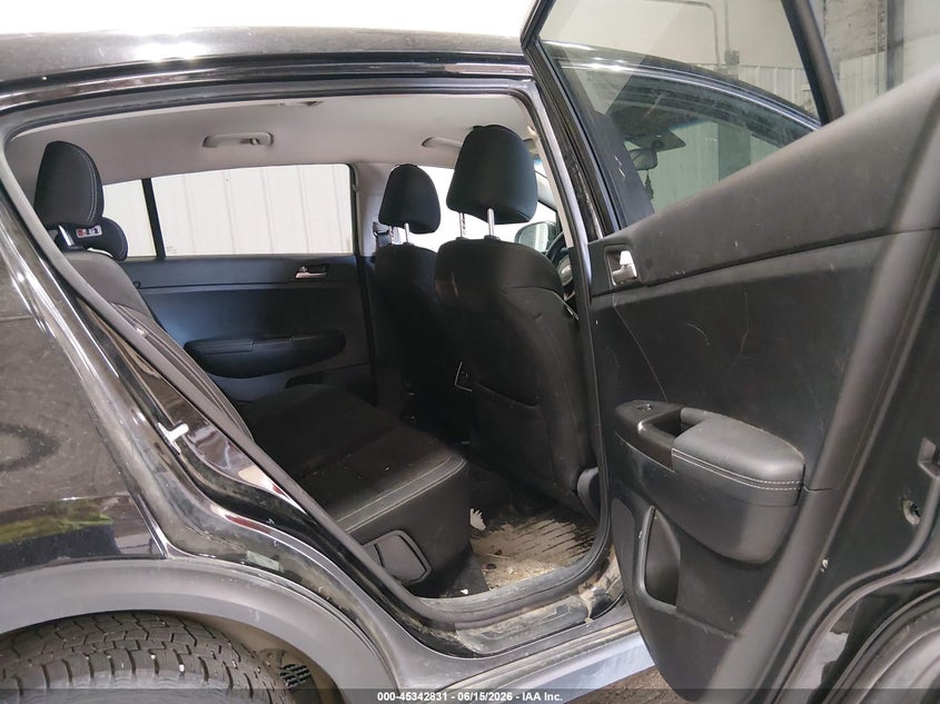 2018 Kia Sportage VIN KNDPMCAC7J7301466 IAAI salvage auction — NORMAL WEAR, Original (Alaska), sold $1,025 on 2026-07-17 (photo 8)