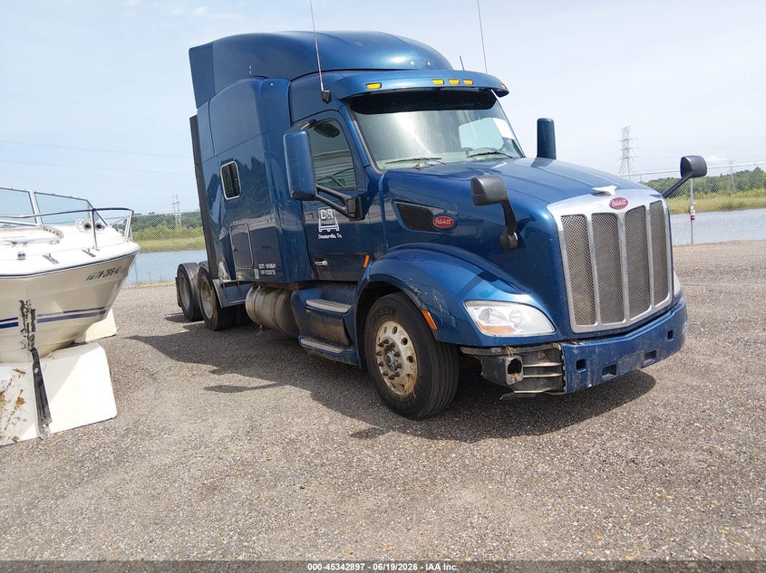 2015 Peterbilt 579 VIN 1XPBDP9X1FD280758 IAAI salvage auction — SIDE, Clear (Tennessee), sold $5,000 on 2026-07-08 (photo 1)
