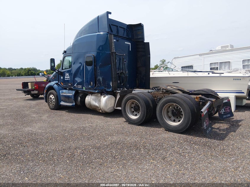 2015 Peterbilt 579 VIN 1XPBDP9X1FD280758 IAAI salvage auction — SIDE, Clear (Tennessee), sold $5,000 on 2026-07-08 (photo 3)